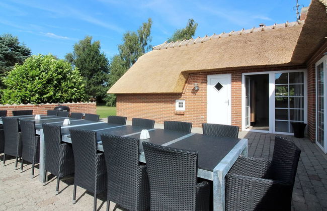 5 bedroom House in Væggerløse with private pool and terrace - Photo 10