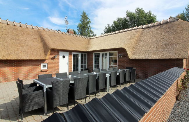 5 bedroom House in Væggerløse with private pool and terrace - Photo 9