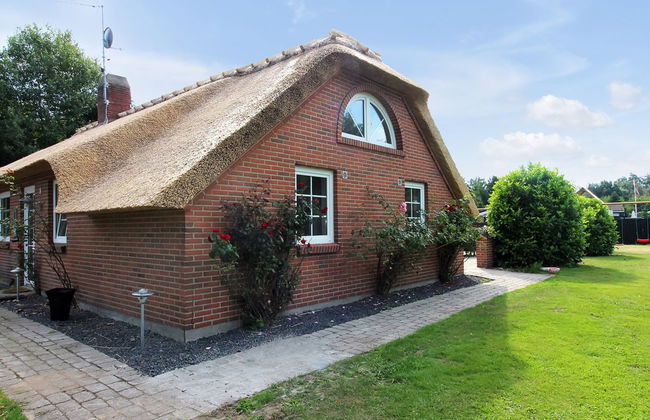 5 bedroom House in Væggerløse with private pool and terrace - Photo 4