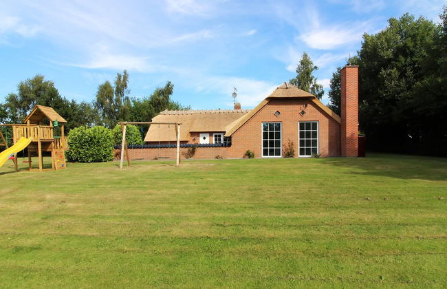 5 bedroom House in Væggerløse with private pool and terrace - Photo 8