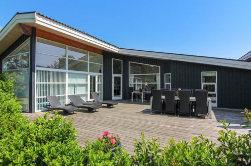 Photo 1 - Maison de 4 chambres à Væggerløse avec piscine privée et terrasse