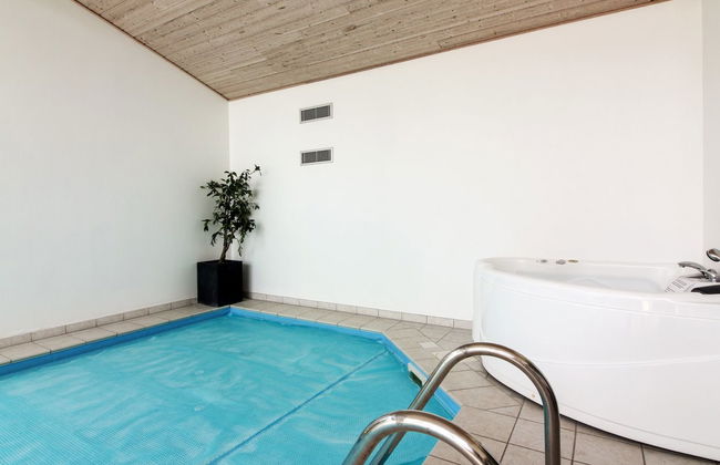 4 bedroom House in Væggerløse with private pool and terrace - Photo 22
