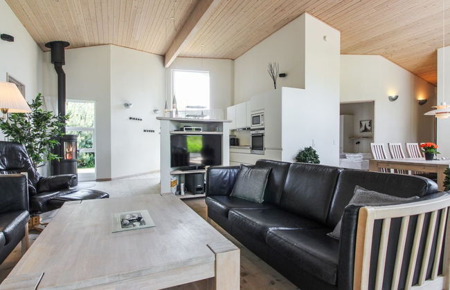4 bedroom House in Væggerløse with private pool and terrace - Photo 24