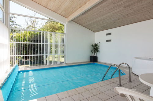 Photo 3 - Maison de 4 chambres à Væggerløse avec piscine privée et terrasse