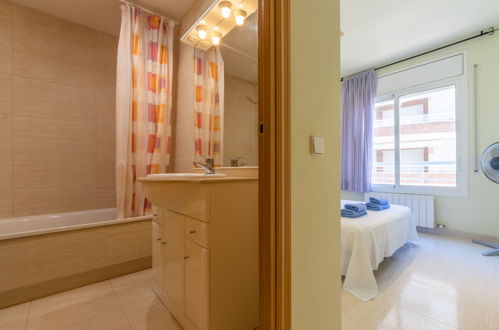 Foto 11 - Appartamento con 3 camere da letto a Calafell con piscina e vista mare