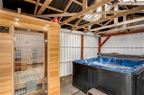 Photo 2 - Maison de 2 chambres à Tarm avec terrasse et sauna