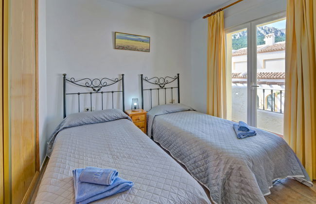 Casa de 4 quartos em Calp com piscina e jardim - Foto 18