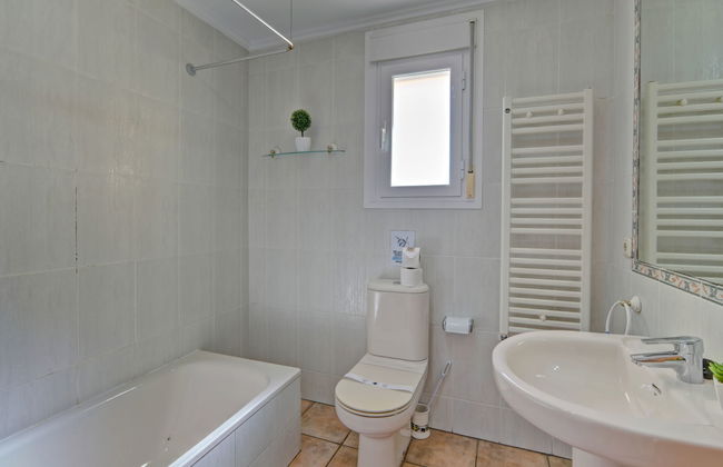 Casa de 4 quartos em Calp com piscina e jardim - Foto 20