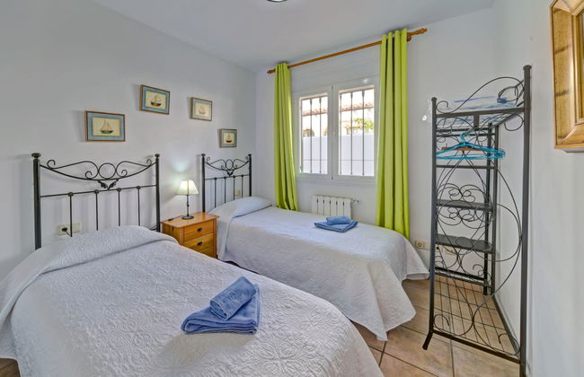 Casa de 4 quartos em Calp com piscina e jardim - Foto 13