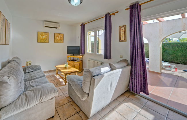 Casa de 4 quartos em Calp com piscina e jardim - Foto 12