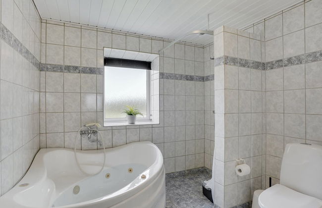 Casa de 5 quartos em Redsted M com terraço e banheira de hidromassagem - Foto 37