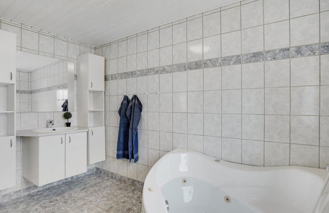 Casa de 5 quartos em Redsted M com terraço e banheira de hidromassagem - Foto 33
