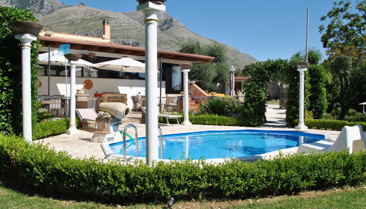 Foto 1 - Casa con 3 camere da letto a Formia con piscina privata e vista mare