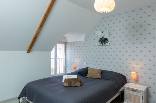 Foto 20 - Casa con 4 camere da letto a Saint-Méloir-des-Ondes con terrazza e vista mare
