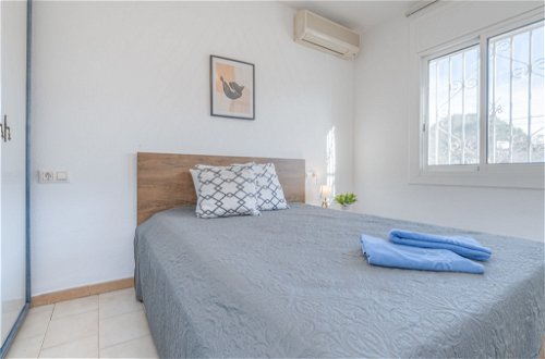 Foto 12 - Apartamento de 1 habitación en Castelló d'Empúries con terraza y vistas al mar