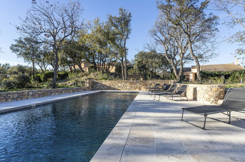 Foto 18 - Casa con 3 camere da letto a Grimaud con piscina privata e giardino