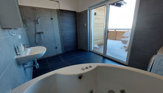 Casa de 4 quartos em Wolfsberg com terraço e banheira de hidromassagem - Foto 4