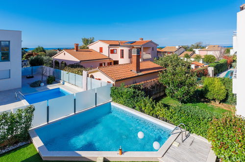 Foto 25 - Casa con 3 camere da letto a Umag con piscina privata e terrazza