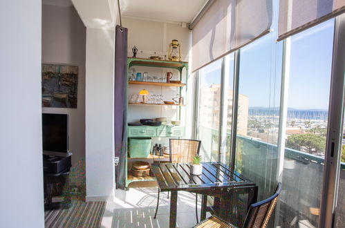 Foto 6 - Apartamento de 1 quarto em Hyères com vistas do mar