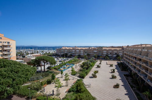 Foto 18 - Apartamento de 1 habitación en Hyères con vistas al mar