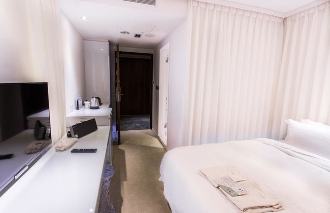 The Tree House - Photo 25