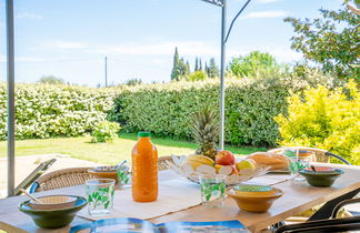 Foto 1 - Appartamento con 3 camere da letto a La Crau con piscina privata e giardino