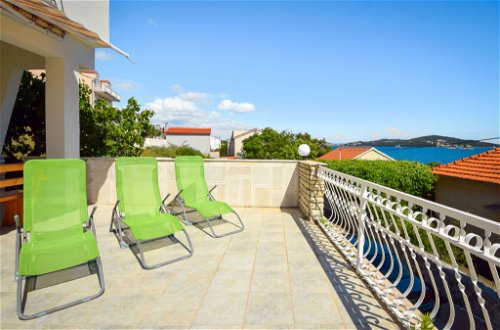 Photo 2 - Appartement de 2 chambres à Seget avec terrasse et vues à la mer