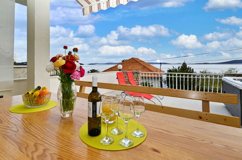 Foto 7 - Apartamento de 2 quartos em Seget com terraço e vistas do mar