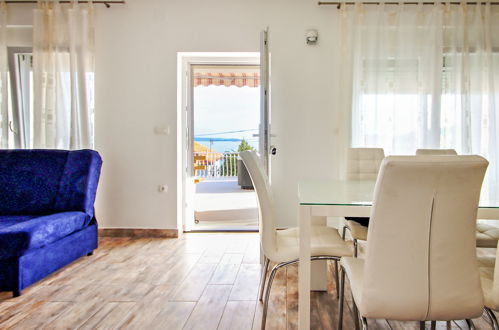 Photo 10 - Appartement de 2 chambres à Seget avec terrasse et vues à la mer