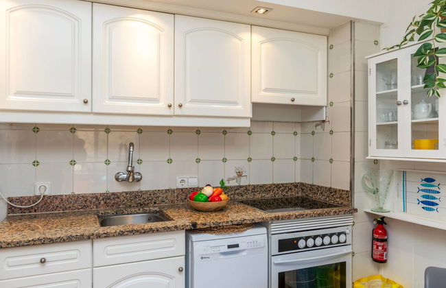 2 bedroom Apartment in Torroella de Montgrí with swimming pool - Photo 5