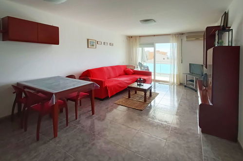 Foto 7 - Appartamento con 2 camere da letto a Mont-roig del Camp con piscina e vista mare