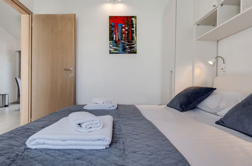 Foto 21 - Appartamento con 1 camera da letto a Vir con vista mare
