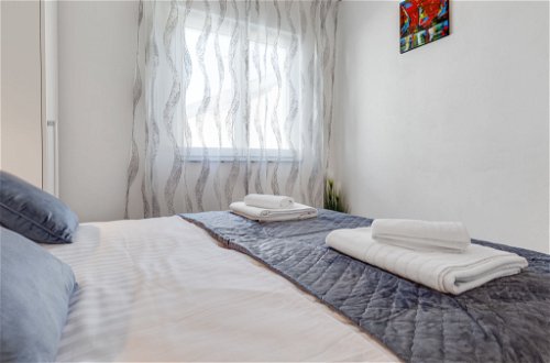Foto 18 - Appartamento con 1 camera da letto a Vir con vista mare