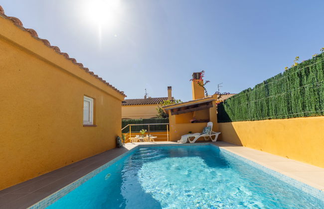 4 bedroom House in Deltebre with private pool and garden - Photo 1