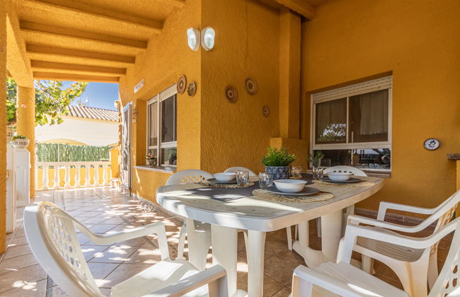 4 bedroom House in Deltebre with private pool and garden - Photo 8