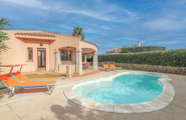 Casa de 4 quartos em Muravera com piscina privada e jardim - Foto 1