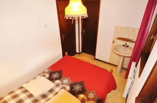 Foto 12 - Appartamento con 2 camere da letto a La Chapelle-d'Abondance con giardino e vista sulle montagne