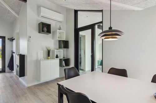 Foto 16 - Casa de 4 quartos em Løkken com piscina privada e terraço
