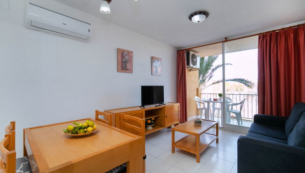 2 bedroom Apartment in Calp with swimming pool and garden - Photo 3