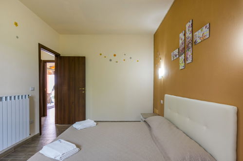 Foto 14 - Haus mit 2 Schlafzimmern in Sorano mit schwimmbad und garten