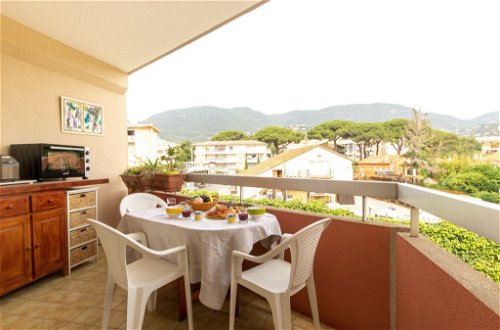 Foto 2 - Apartamento de 1 habitación en Cavalaire-sur-Mer con terraza y vistas al mar