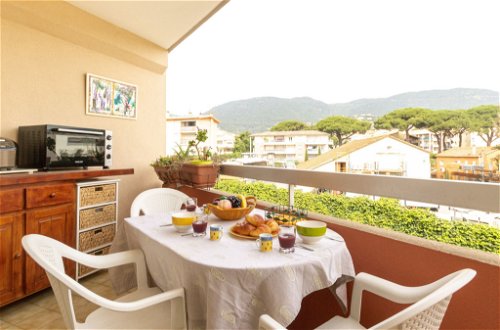 Foto 1 - Appartamento con 1 camera da letto a Cavalaire-sur-Mer con terrazza e vista mare