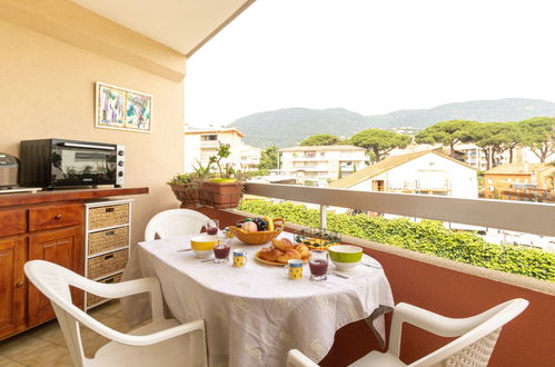 Photo 1 - Appartement de 1 chambre à Cavalaire-sur-Mer avec terrasse et vues à la mer