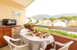 Foto 1 - Appartamento con 1 camera da letto a Cavalaire-sur-Mer con terrazza e vista mare