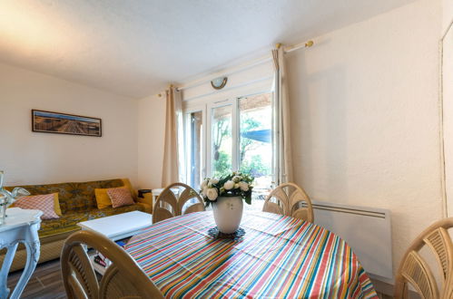 Foto 6 - Appartamento con 2 camere da letto a Cavalaire-sur-Mer con giardino e vista mare