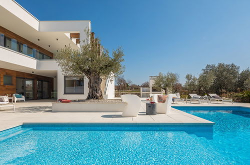 Photo 40 - Maison de 7 chambres à Vodnjan avec piscine privée et vues à la mer