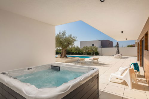 Foto 46 - Casa con 7 camere da letto a Vodnjan con piscina privata e vista mare