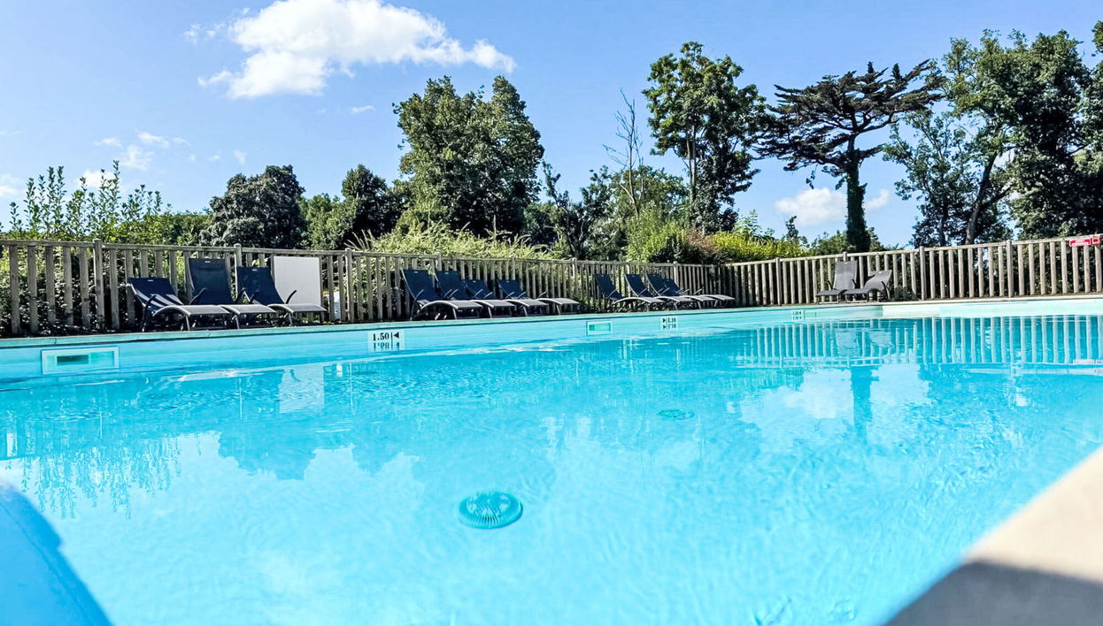 2 bedroom Apartment in Baden with swimming pool and garden - Photo 1