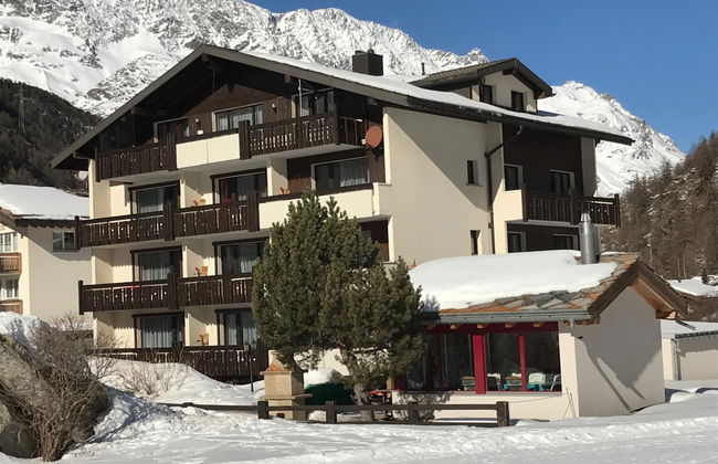 Apartamento de 2 quartos em Saas-Almagell com jardim - Foto 1
