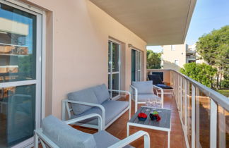 Photo 2 - 2 bedroom Apartment in Salou with swimming pool and garden